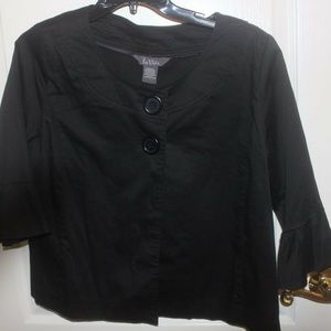 La Vita Black stretch short jacket ruffle accent large buttons 3/4 slv Med EUC …